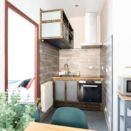 Apartment Centre *