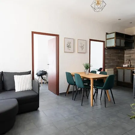 Apartment Centre *